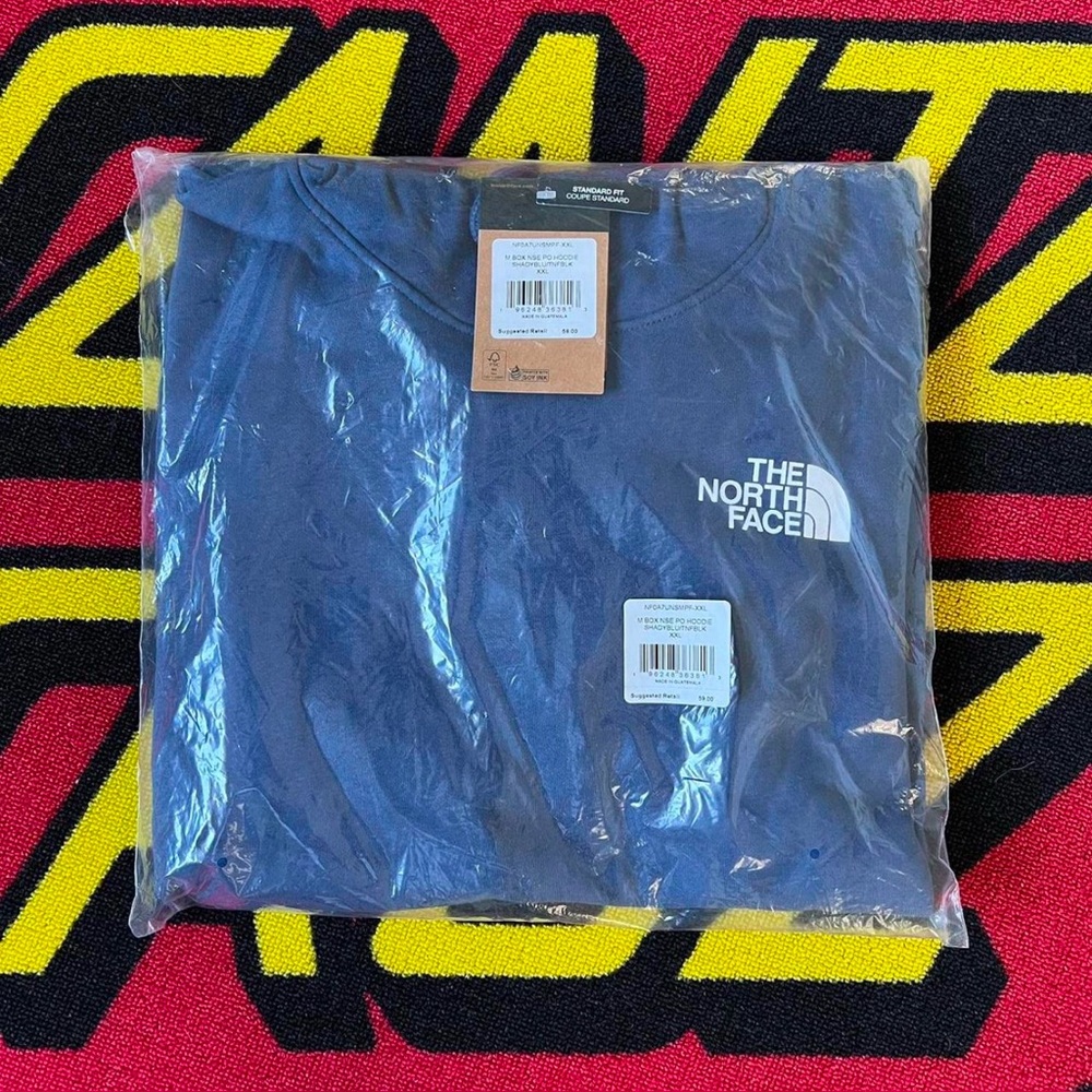 Mens The North Face box pullover hoodie brand new unopened